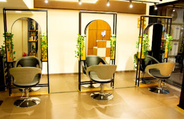 Himanshu Pal Salon  Pvt    Thakur Village   Kandivali East